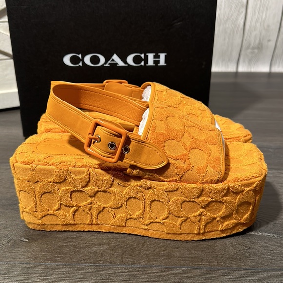 Coach Noelle Terry Cloth - Picture 2 of 6